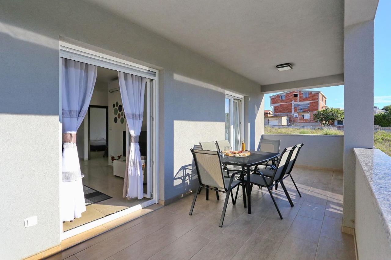 Apartments Lisac Vir Buitenkant foto